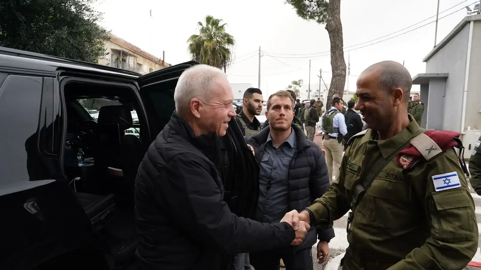 שר הביטחון יואב גלנט בהערכת מצב באוגדת יהודה ושומרון, יחד עם מפקד פיקוד המרכז האלוף יהודה פוקס, מפקד האוגדה תת-אלוף יקי דולף, 14 בינואר 2024 שר הביטחון יואב גלנט בהערכת מצב באוגדת יהודה ושומרון, יחד עם מפקד פיקוד המרכז האלוף יהודה פוקס, מפקד האוגדה תת-אלוף יקי דולף, 14 בינואר 2024