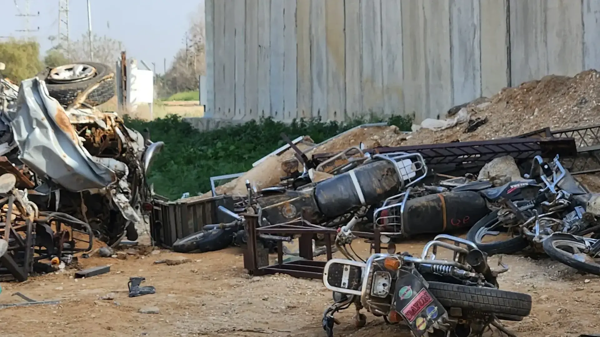 האופנועים איתם הגיעו מחבלי חמאס למוצב סופה בשבעה באוקטובר האופנועים איתם הגיעו מחבלי חמאס למוצב סופה בשבעה באוקטובר