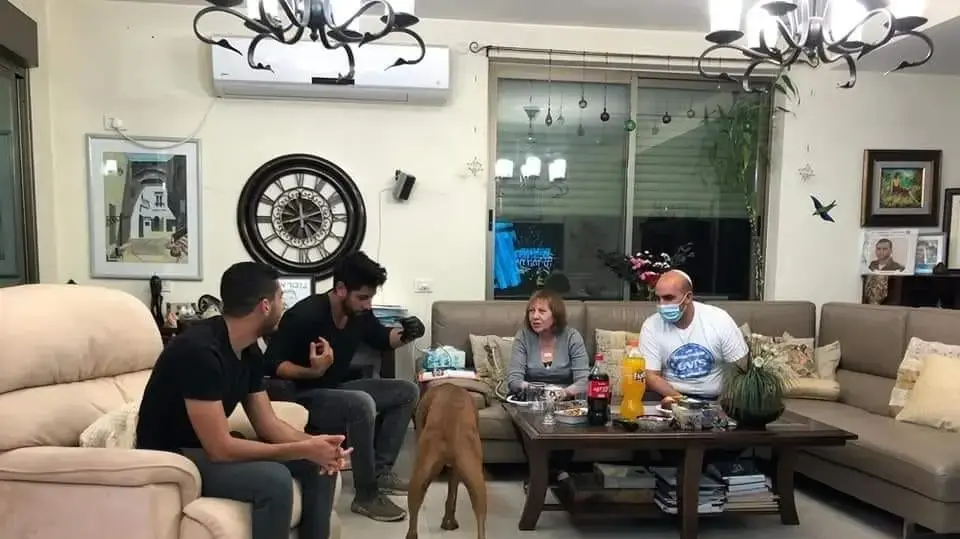 עידן עמדי מבקר את זהבה שאול