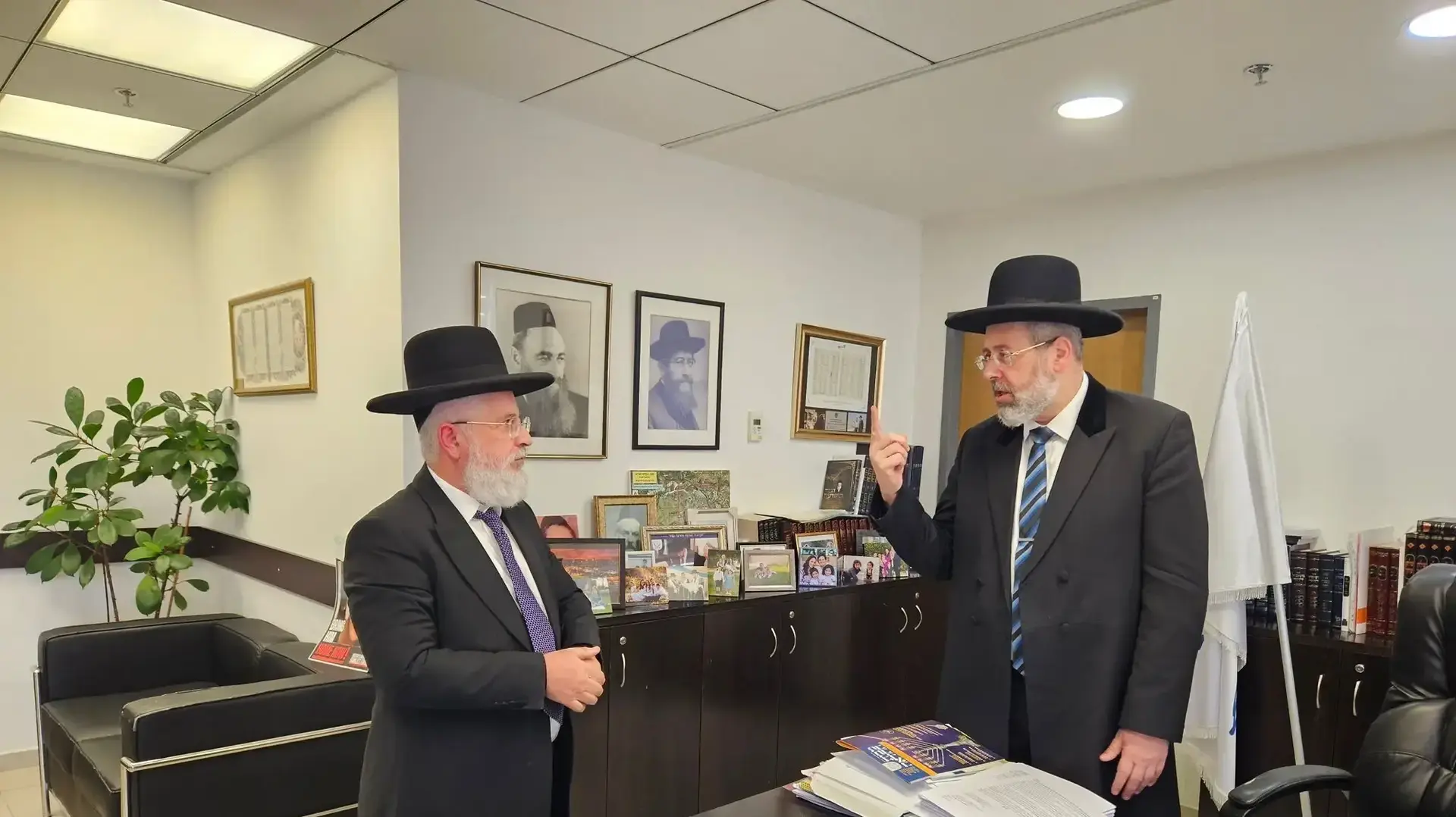 שני דיינים חדשים לבית הדין הגדול: הרה"ג זבדיה כהן, ואב בית הדין בתל אביב הרה"ג צבי בן יעקב שני דיינים חדשים לבית הדין הגדול: הרה"ג זבדיה כהן, ואב בית הדין בתל אביב הרה"ג צבי בן יעקב