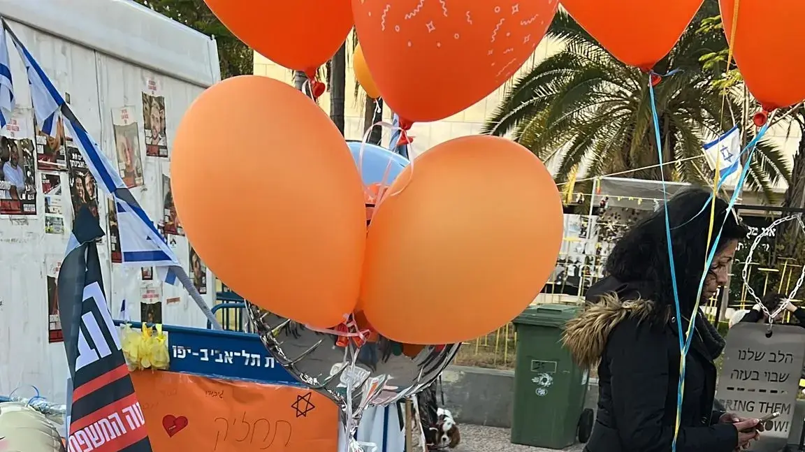 חגיגות יום הולדת שנה של כפיר ביבס, כיכר החטופים, 18 בינואר 2024 חגיגות יום הולדת שנה של כפיר ביבס, כיכר החטופים, 18 בינואר 2024