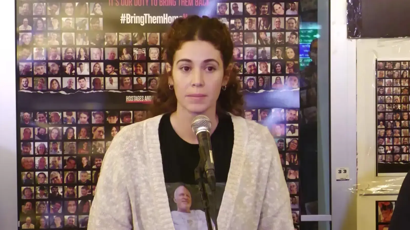 שיר סיגל, בתם של אביבה סיגל ששוחררה מהשבי וקית שנשאר בעזה שיר סיגל, בתם של אביבה סיגל ששוחררה מהשבי וקית שנשאר בעזה