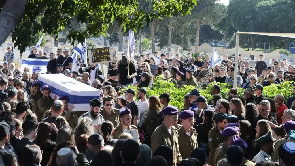 לווית החלל סמ"ר אורי ג'רבי, בן 20 מהרצליה, שנפל בקרב ברצועת עזה לווית החלל סמ"ר אורי ג'רבי, בן 20 מהרצליה, שנפל בקרב ברצועת עזה