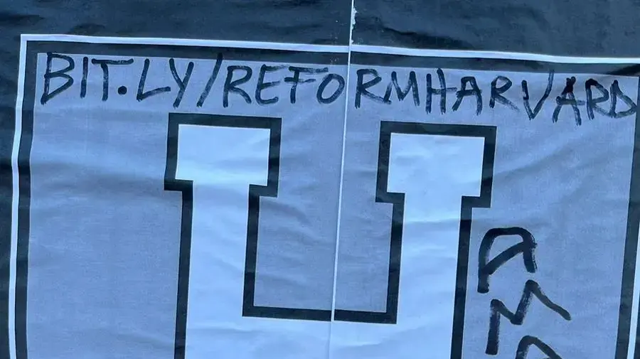מודעות חטופים ישראליים הושחתו באוניברסיטת הרווארד, ינואר 2024 מודעות חטופים ישראליים הושחתו באוניברסיטת הרווארד, ינואר 2024
