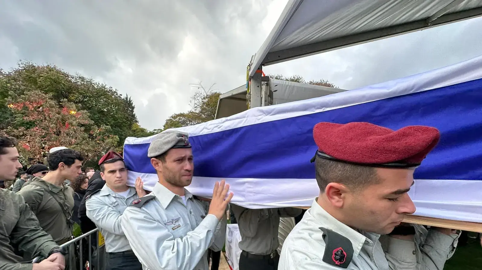 הלווייתו של איליי לוי בבית העלמין הצבאי בקריית שאול, 23.1.2024 הלווייתו של איליי לוי בבית העלמין הצבאי בקריית שאול, 23.1.2024
