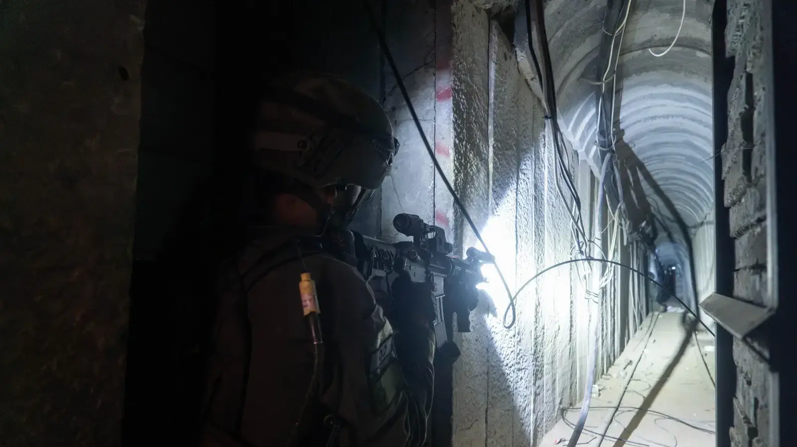 תוואי מנהור באורך קילומטר וחצי ומפעל לייצור רקטות: צוות הקרב של חטיבה 7 משמיד יכולות ייצור של חמאס
תוואי מנהור באורך קילומטר וחצי ומפעל לייצור רקטות: צוות הקרב של חטיבה 7 משמיד יכולות ייצור של חמאס