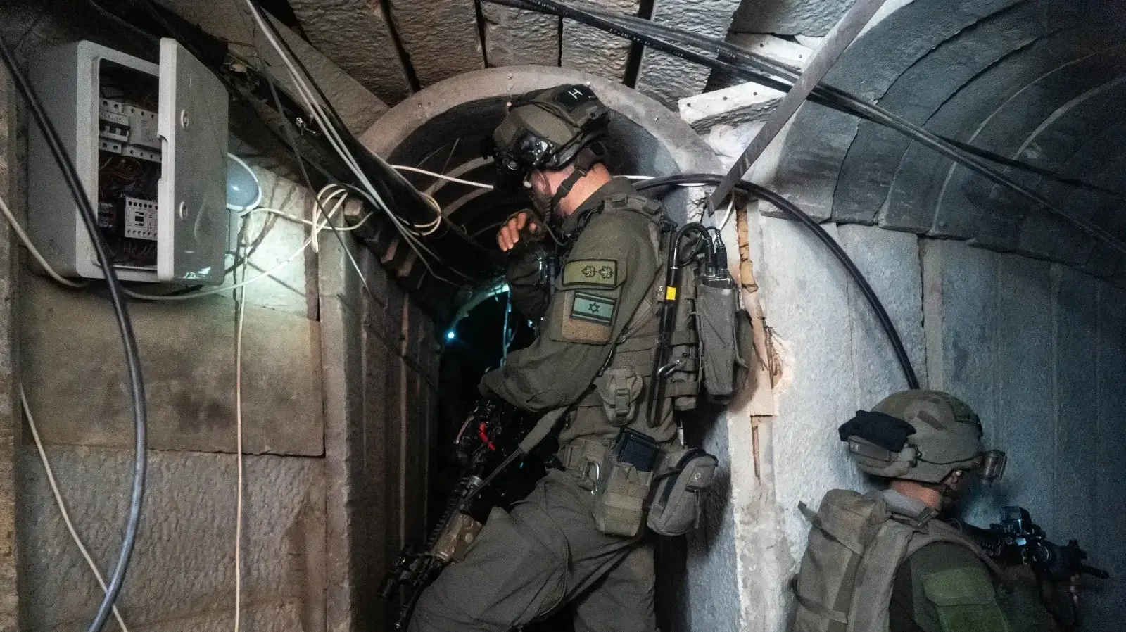 תוואי מנהור באורך קילומטר וחצי ומפעל לייצור רקטות: צוות הקרב של חטיבה 7 משמיד יכולות ייצור של חמאס
תוואי מנהור באורך קילומטר וחצי ומפעל לייצור רקטות: צוות הקרב של חטיבה 7 משמיד יכולות ייצור של חמאס