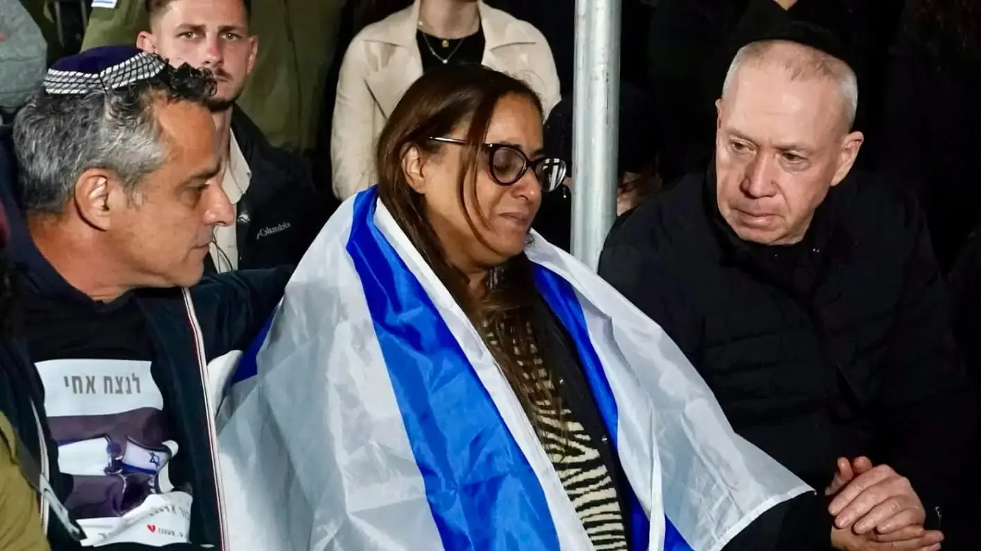 שר הביטחון יואב גלנט בהלוויתו של של רס״ל (במיל׳) שגיא עידן. 23 בינואר 2024 שר הביטחון יואב גלנט בהלוויתו של של רס״ל (במיל׳) שגיא עידן. 23 בינואר 2024