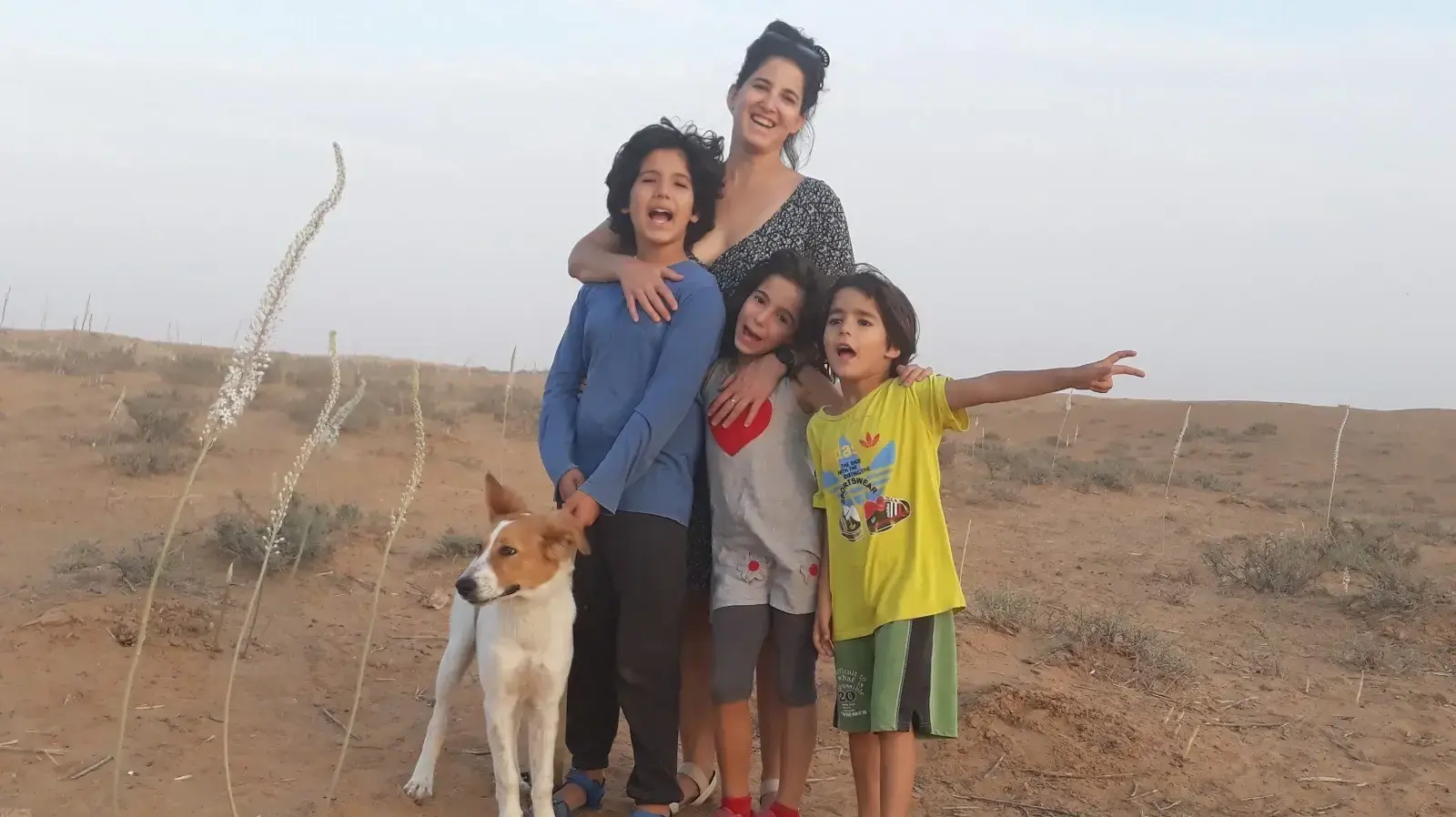 נגה גדג' ומשפחתה בגבעת החצבים נגה גדג' ומשפחתה בגבעת החצבים