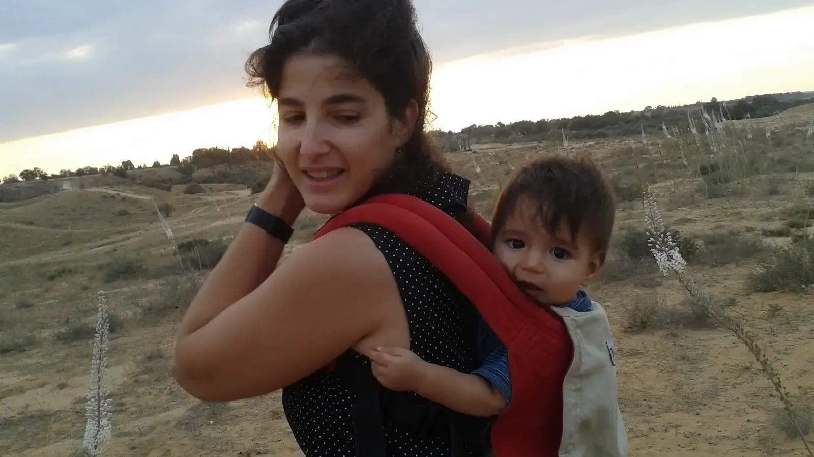 נגה גדג' ומשפחתה בגבעת החצבים נגה גדג' ומשפחתה בגבעת החצבים