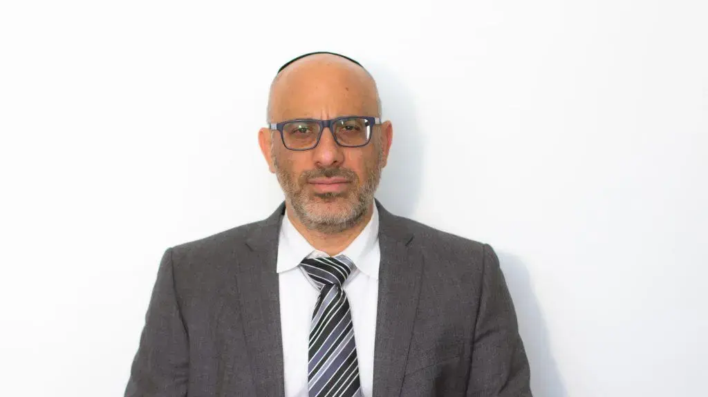 עו"ד יהודה פריד שמייצג את החשודה בת ה-19 שנעצרה בחשד למעורבות ברצח
עו"ד יהודה פריד שמייצג את החשודה בת ה-19 שנעצרה בחשד למעורבות ברצח