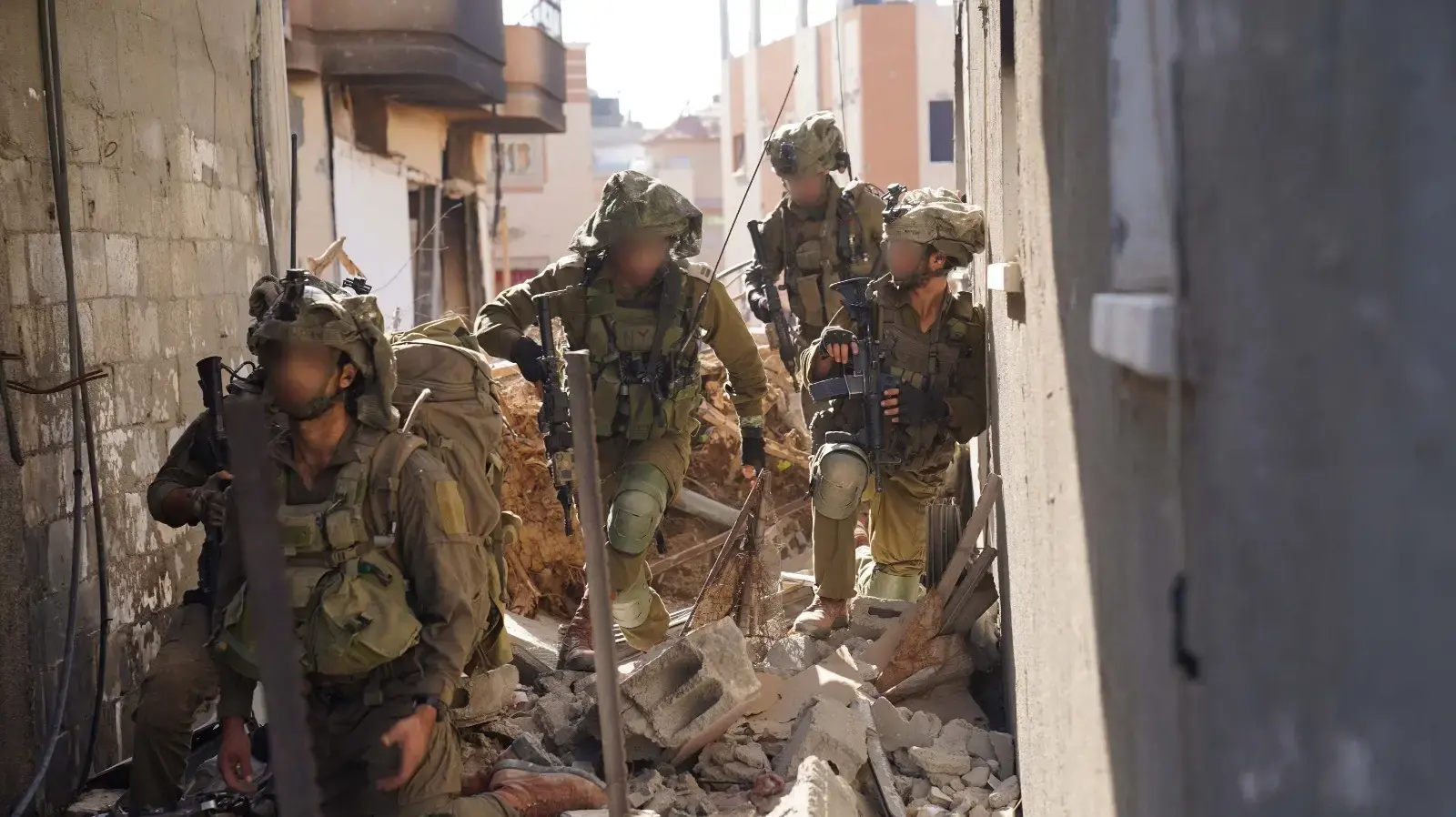 לוחמי צה"ל פועלים במערב חאן יונס. 27 בינואר 2024 לוחמי צה"ל פועלים במערב חאן יונס. 27 בינואר 2024