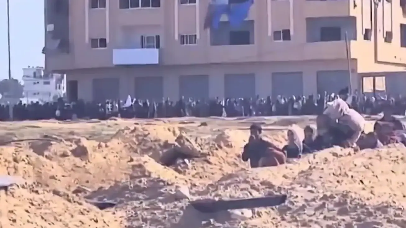 המוני פלסטינים עוזבים את חאן יונס במסדרון הומניטרי שהקים צה"ל, 27 בינואר 2024 המוני פלסטינים עוזבים את חאן יונס במסדרון הומניטרי שהקים צה"ל, 27 בינואר 2024