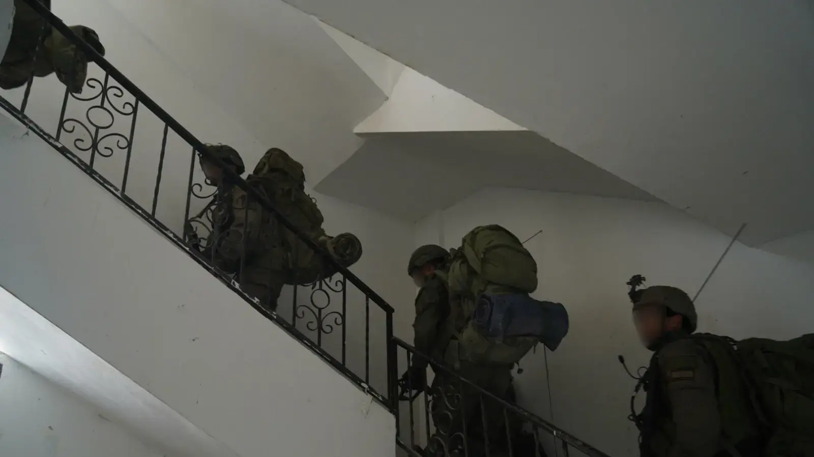 צוות הקרב של סיירת צנחנים בהיתקלות עם מחבלים וחילוץ לוחמים תחת אש, רצועת עזה. 28 בינואר 2024
צוות הקרב של סיירת צנחנים בהיתקלות עם מחבלים וחילוץ לוחמים תחת אש, רצועת עזה. 28 בינואר 2024