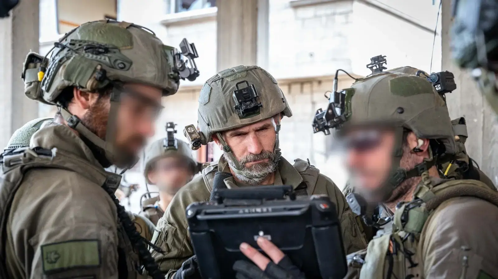 מפקד אוגדה 98, תת-אלוף דן גולדפוס במנהרה תת קרקעית בחאן יונס, רצועת עזה. 29 בינואר 2024 מפקד אוגדה 98, תת-אלוף דן גולדפוס במנהרה תת קרקעית בחאן יונס, רצועת עזה. 29 בינואר 2024
