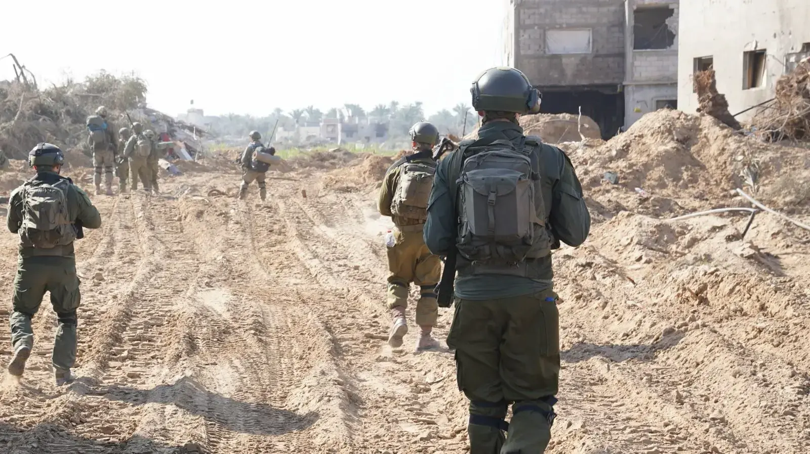 לוחמי צוות הקרב של חטיבה 4 במרחב חאן יונס, רצועת עזה. 30 בינואר 2024 לוחמי צוות הקרב של חטיבה 4 במרחב חאן יונס, רצועת עזה. 30 בינואר 2024
