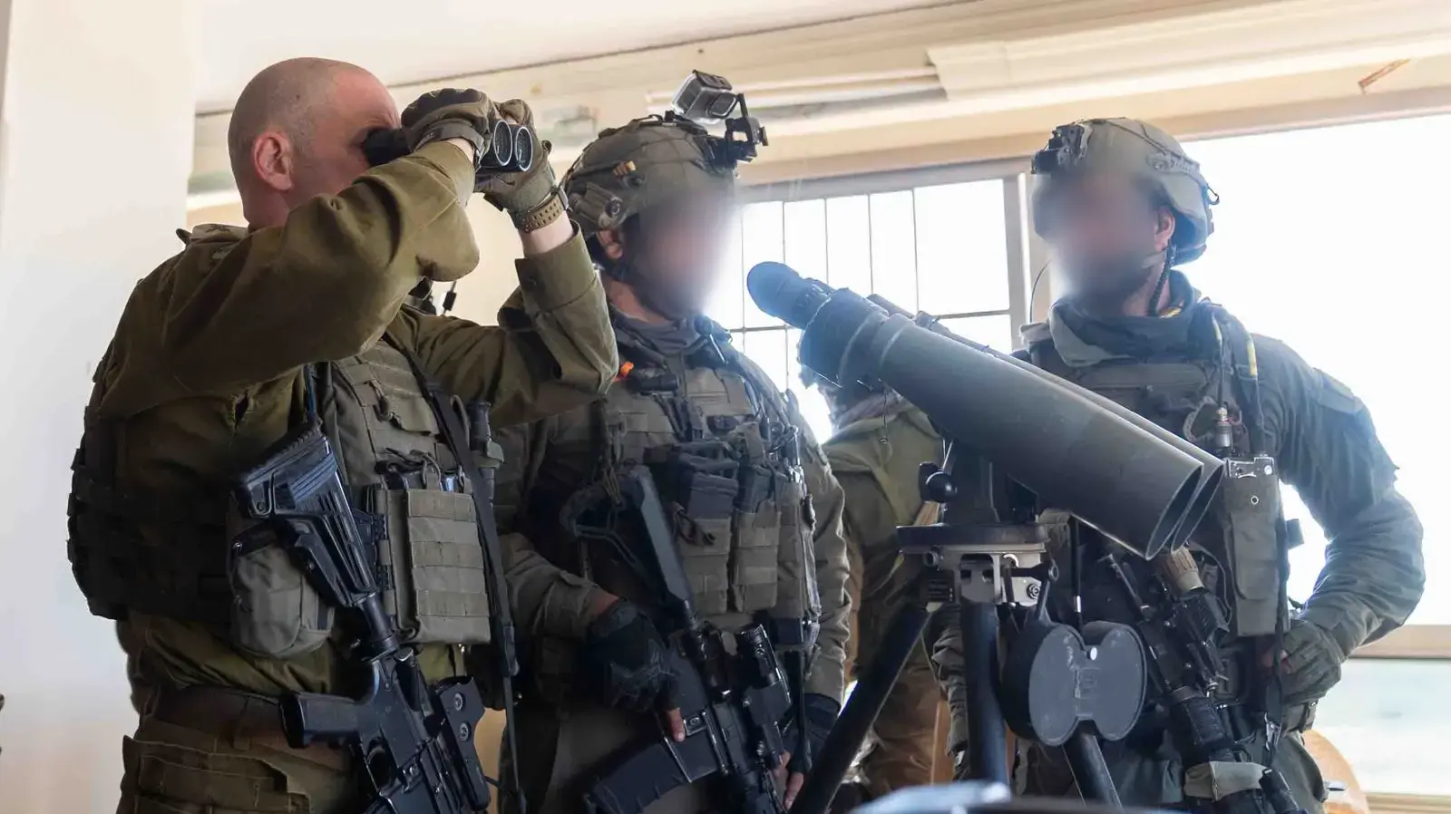 מפקד פיקוד הדרום בהערכת מצב עם מפקדים ולוחמים בצפון רצועת עזה מפקד פיקוד הדרום בהערכת מצב עם מפקדים ולוחמים בצפון רצועת עזה