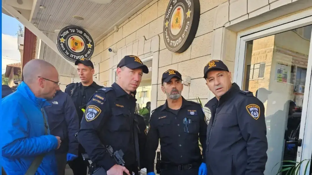 מפקד מחוז החוף ניצב דני לוי בזירת הרצח ירכא, 3 בפברואר 2024 מפקד מחוז החוף ניצב דני לוי בזירת הרצח ירכא, 3 בפברואר 2024