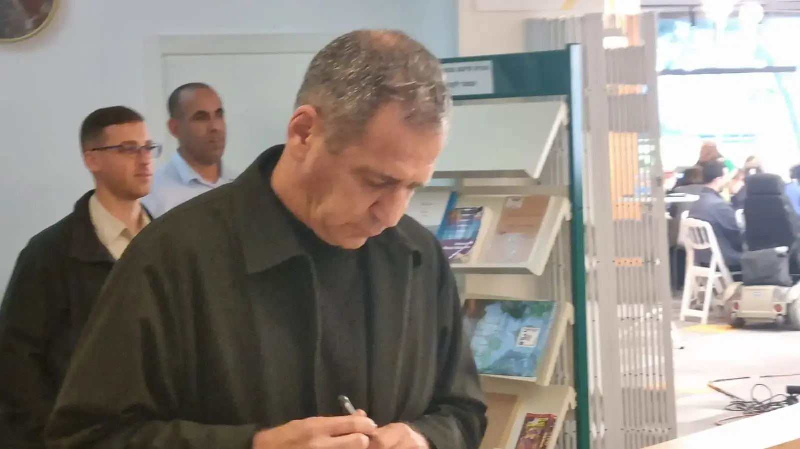 הרמטכ"ל לשעבר אביב כוכבי, אוניברסיטת ספיר . 4 בפברואר 2024 הרמטכ"ל לשעבר אביב כוכבי, אוניברסיטת ספיר . 4 בפברואר 2024