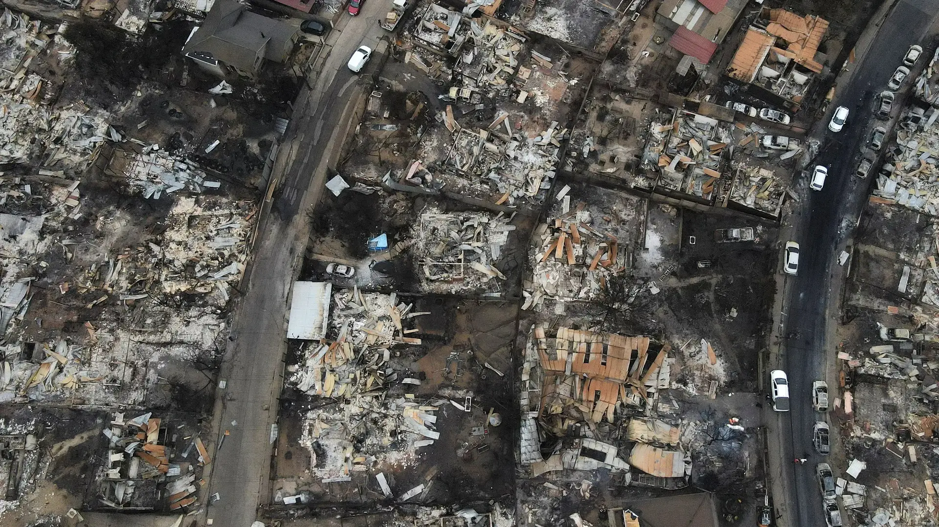 בתים שרופים בווינה דל מאר, צ'ילה, 4 בפברואר 2024
