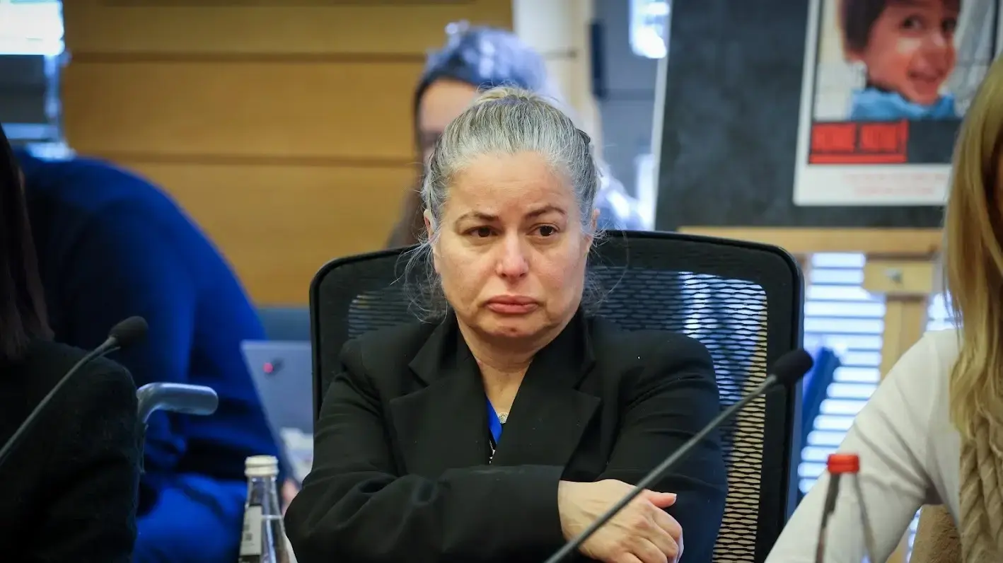 הדר פיטוסי גולן אמו של אריאל ביטון לוחם נח"ל שנרצח בנובה בועדה לבטחון לאומי, פברואר 2024 הדר פיטוסי גולן אמו של אריאל ביטון לוחם נח"ל שנרצח בנובה בועדה לבטחון לאומי, פברואר 2024