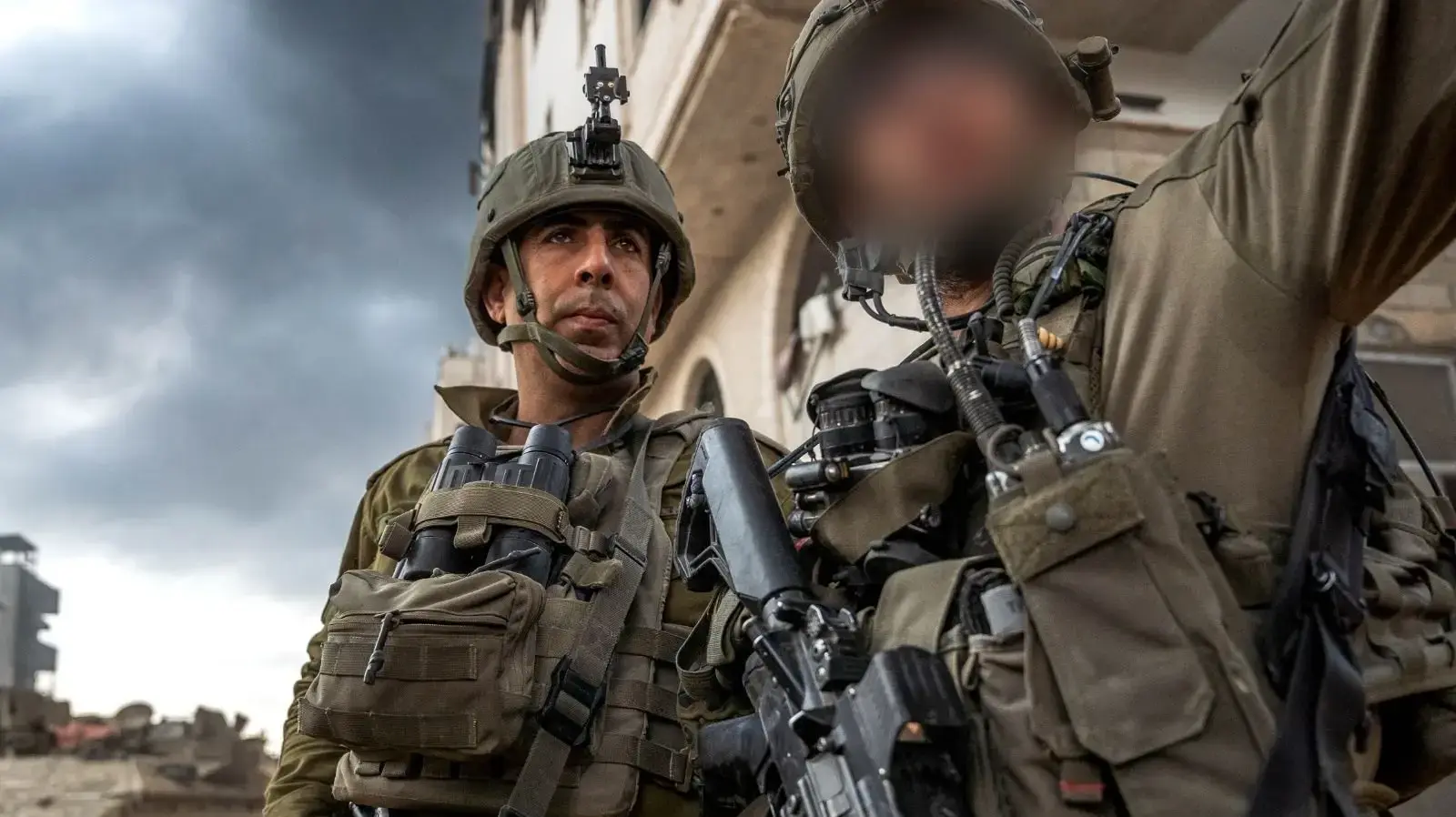 מפקד אוגדה 162 תת-אלוף איציק כהן ולוחמיו בלב בעיר עזה מפקד אוגדה 162 תת-אלוף איציק כהן ולוחמיו בלב בעיר עזה