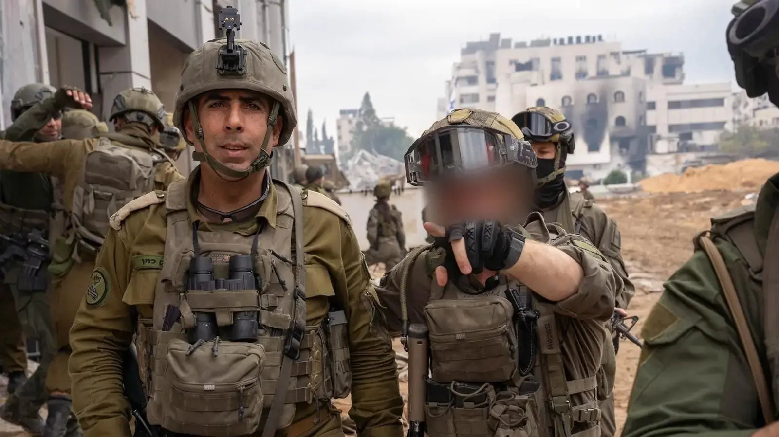 מפקד אוגדה 162 תת-אלוף איציק כהן ולוחמיו בלב בעיר עזה