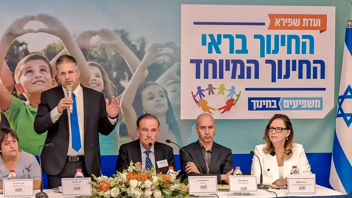 יואב קיש במסיבת עיתונאים במהלכה הוצגה ועדת שפירא לבחינת החינוך המיוחד במערכת החינוך בישראל. 1 ביוני 2023