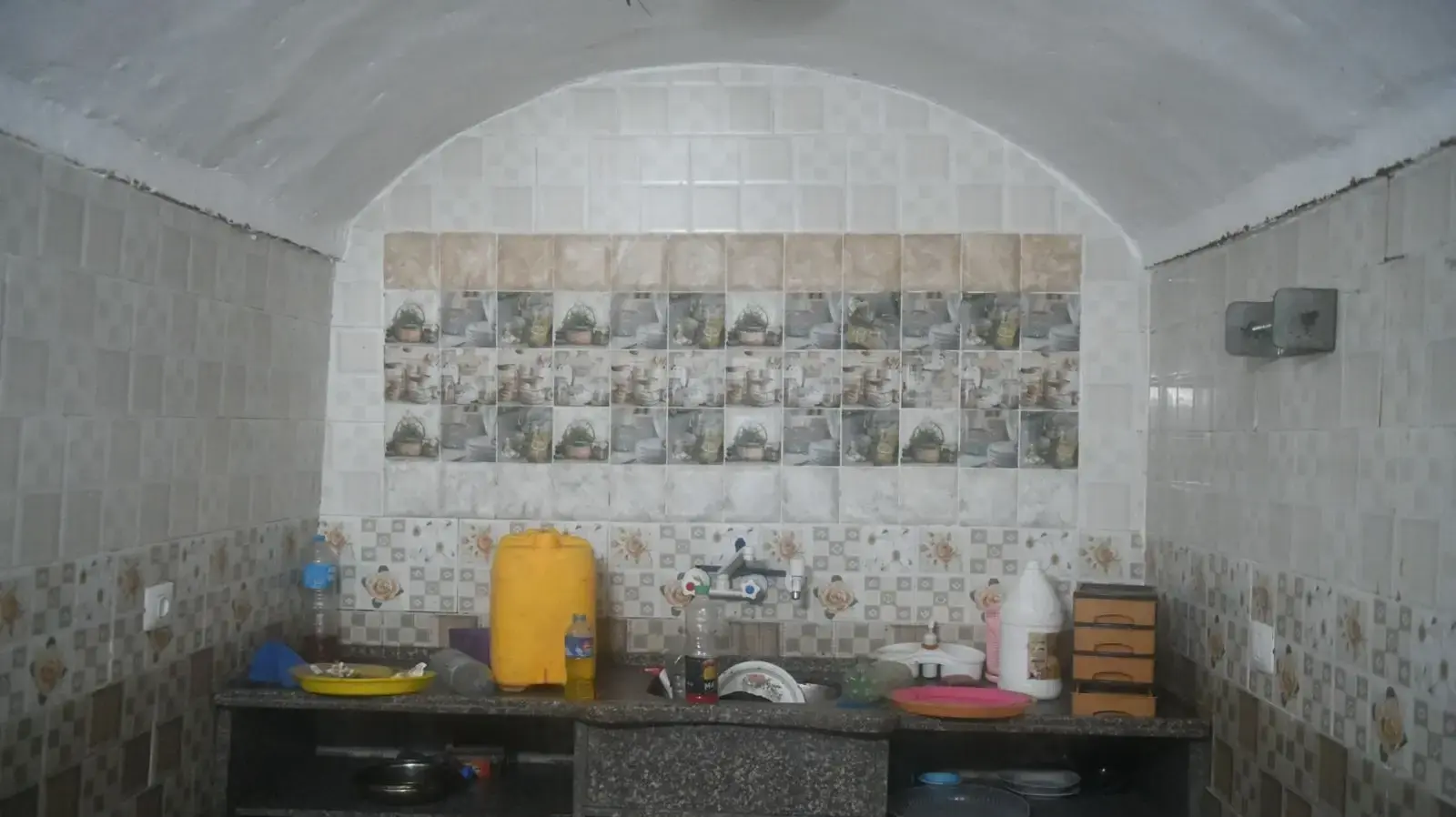 תיעוד מתוך המנהרה בה שהו חטופים, 7 בפברואר 2024 תיעוד מתוך המנהרה בה שהו חטופים, 7 בפברואר 2024