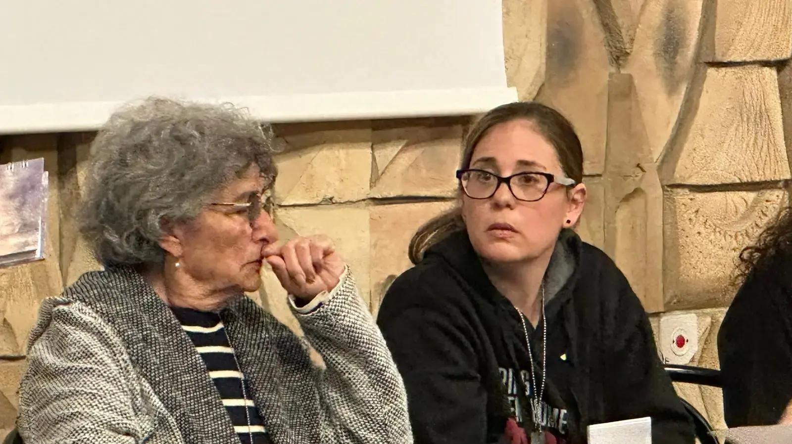 מסיבת עיתונאים חמשת החטופות מסיבת עיתונאים חמשת החטופות
