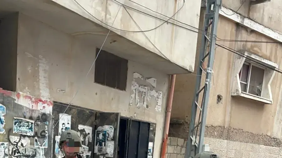 קצין מבצעים מיוחדים של איו"ש, רס"ן ח' (משמאל) עם קמ"ן האוגדה, סא"ל י' קצין מבצעים מיוחדים של איו"ש, רס"ן ח' (משמאל) עם קמ"ן האוגדה, סא"ל י'