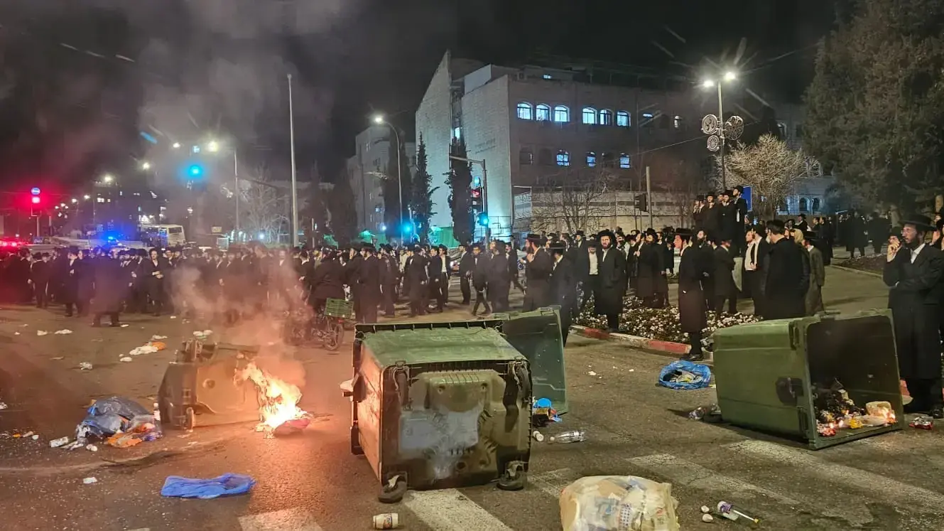 הפגנת חרדים נגד נתיחת גופה בירושלים. 9 בפברואר 2024 הפגנת חרדים נגד נתיחת גופה בירושלים. 9 בפברואר 2024