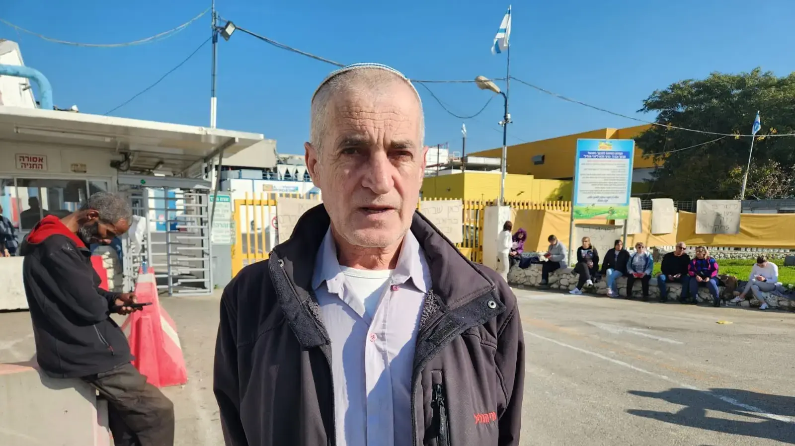 יצחק עמר, מחאת עובדי פרי גליל נגד פיטורים במפעל, חצור הגלילית, 11 בפברואר 2024 יצחק עמר, מחאת עובדי פרי גליל נגד פיטורים במפעל, חצור הגלילית, 11 בפברואר 2024