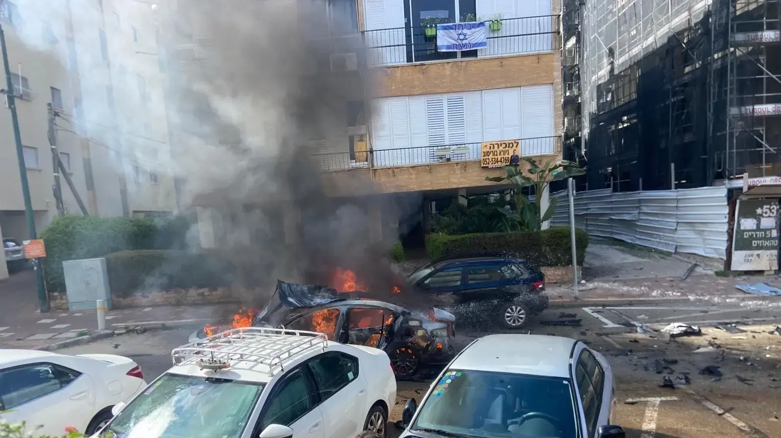 זירת פיצוץ רכב בפתח תקווה זירת פיצוץ רכב בפתח תקווה
