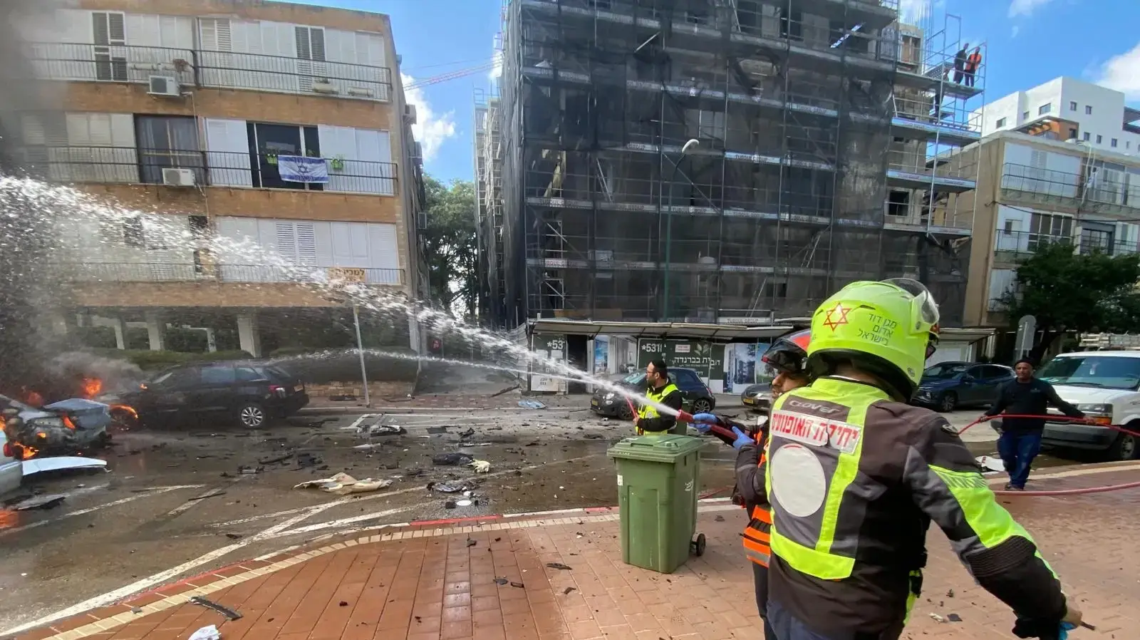 זירת פיצוץ רכב בפתח תקווה זירת פיצוץ רכב בפתח תקווה