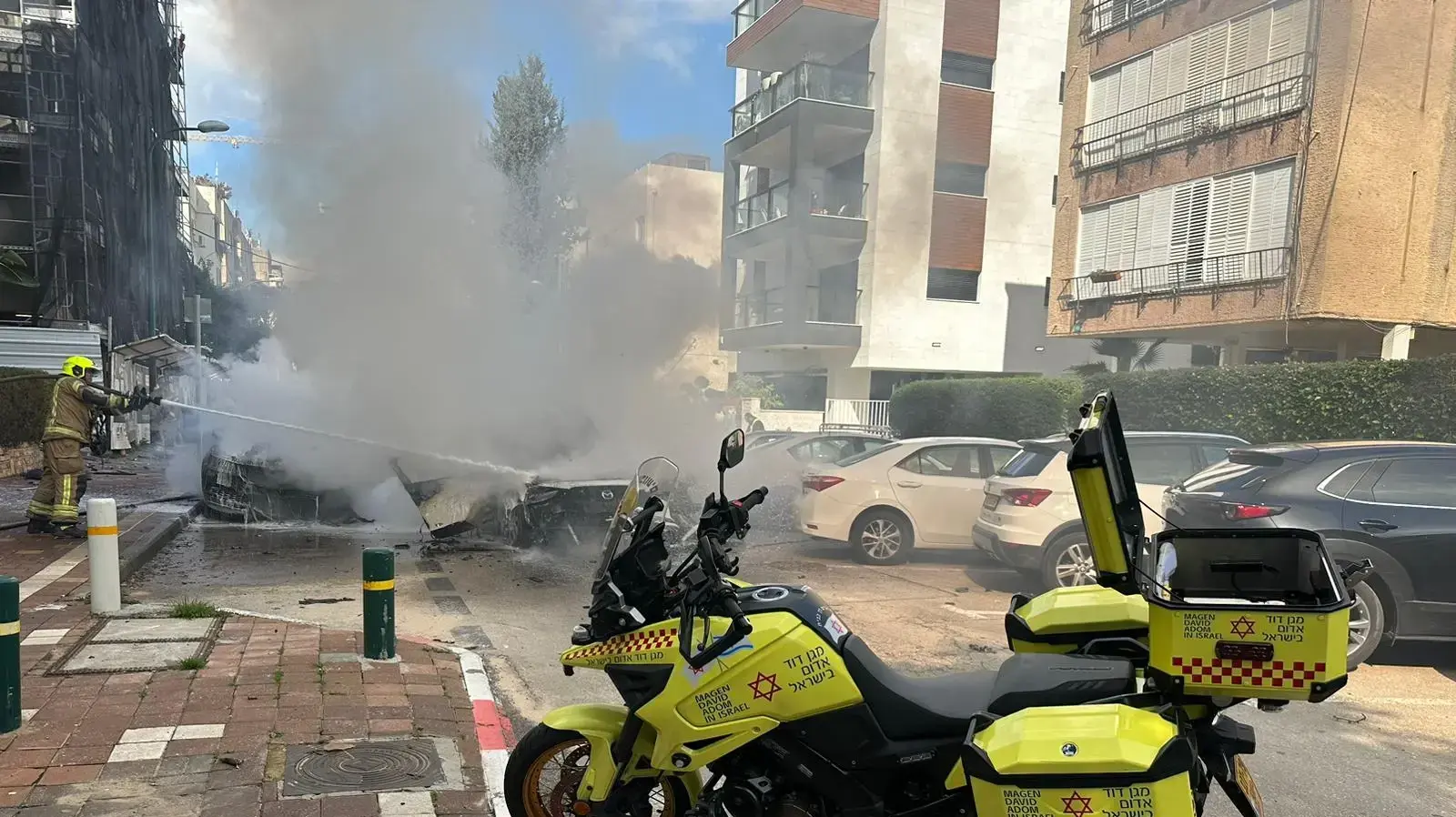 זירת פיצוץ רכב בפתח תקווה זירת פיצוץ רכב בפתח תקווה