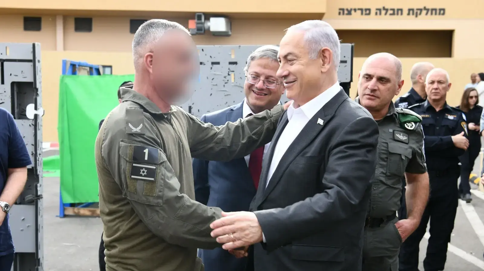 ראש הממשלה בנימין נתניהו נפגש עם לוחמי הימ"מ שהחזירו במבצע חילוץ את שני החטופים משבי חמאס. 12 בפברואר 2024 ראש הממשלה בנימין נתניהו נפגש עם לוחמי הימ"מ שהחזירו במבצע חילוץ את שני החטופים משבי חמאס. 12 בפברואר 2024