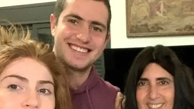 חיה הראל-בנבניסטי עם ארנון אחיה התאום שנפל ברצועת עזה, 13 בפברואר 2024 חיה הראל-בנבניסטי עם ארנון אחיה התאום שנפל ברצועת עזה, 13 בפברואר 2024