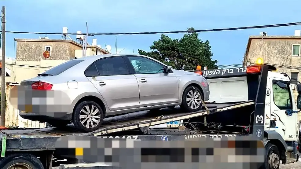 רכבו של החשוד בנהיגה ללא רישיון שנתפס בעכו, 13 בפברואר 2024