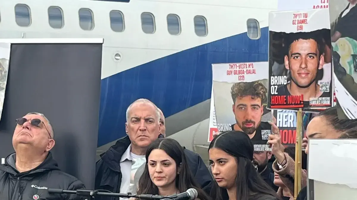 הדר דניאל ורומי כהן לפני היציאה להאג על מנת להגיש תלונה נגד ראשי חמאס בבית הדין הפלילי הבינלאומי בהאג (ICC), 14 בפברואר 2024 הדר דניאל ורומי כהן לפני היציאה להאג על מנת להגיש תלונה נגד ראשי חמאס בבית הדין הפלילי הבינלאומי בהאג (ICC), 14 בפברואר 2024
