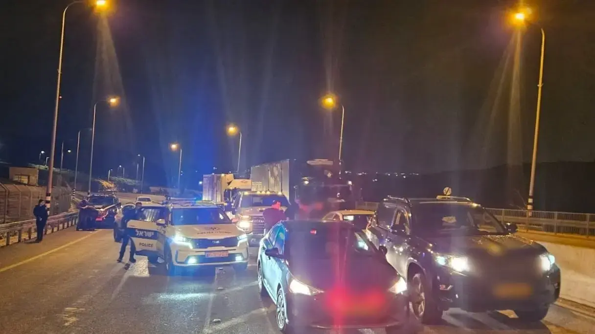 תמונות הרכב שגניבתו סוכלה וכלי הפריצה בחיזמא תמונות הרכב שגניבתו סוכלה וכלי הפריצה בחיזמא