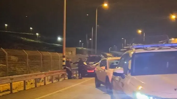 תמונות הרכב שגניבתו סוכלה וכלי הפריצה בחיזמא