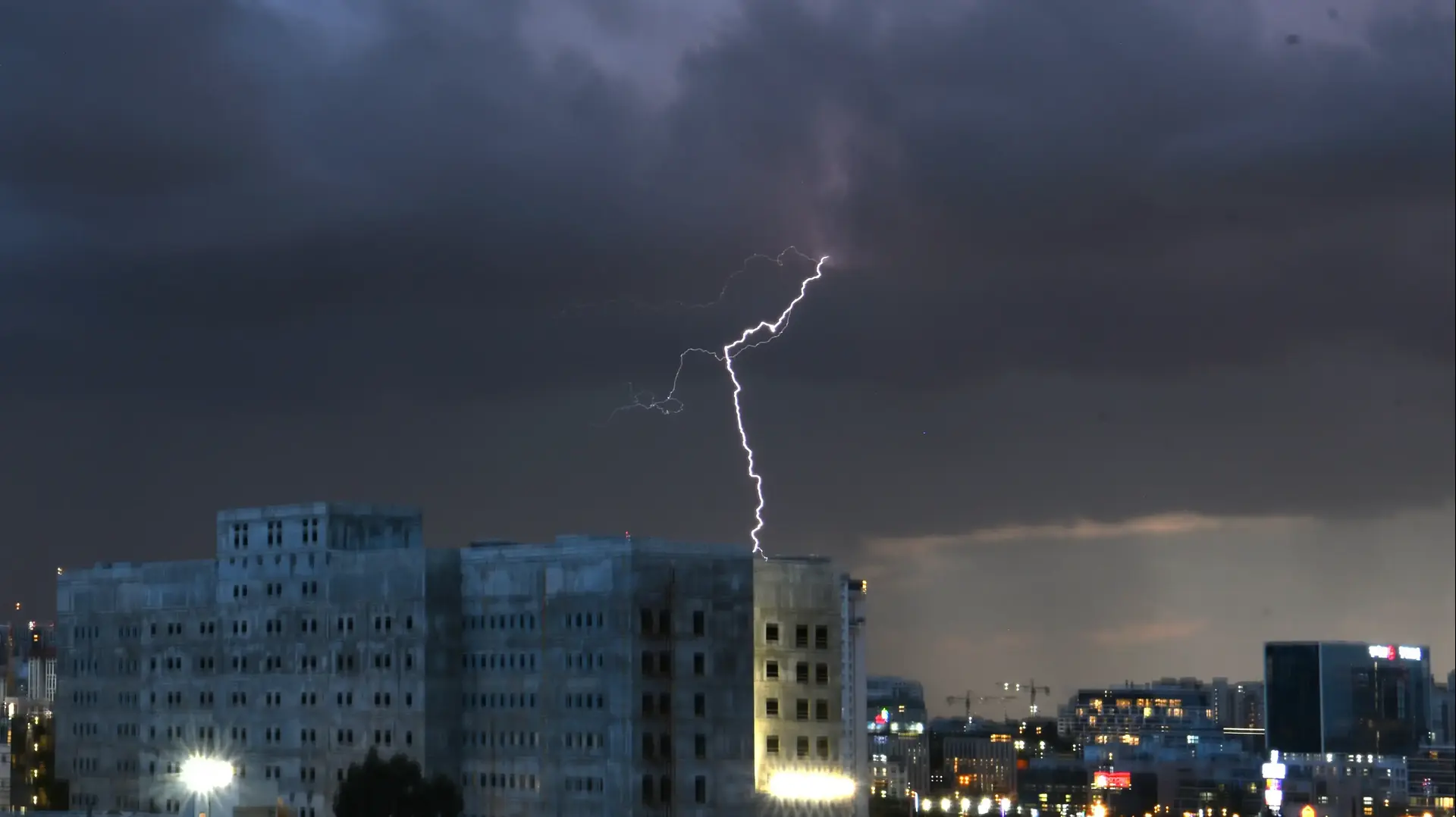 סופת ברקים מזג אוויר, 15 בפברואר 2024 סופת ברקים מזג אוויר, 15 בפברואר 2024