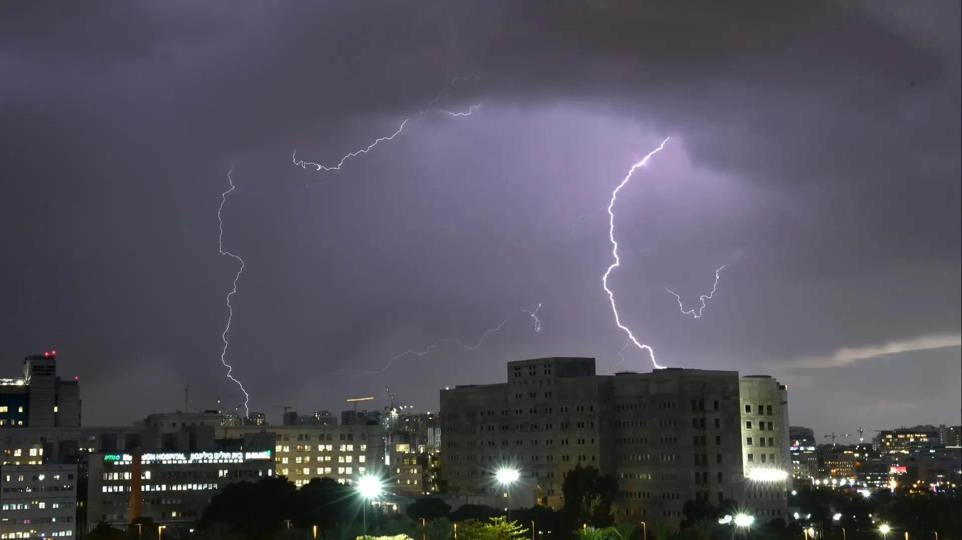 סופת ברקים מזג אוויר, 15 בפברואר 2024 סופת ברקים מזג אוויר, 15 בפברואר 2024