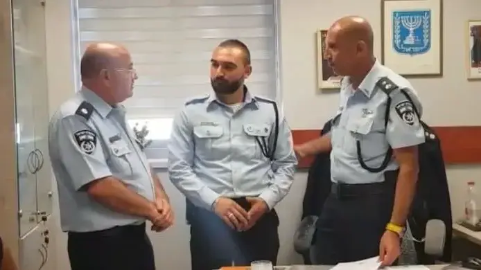 נביה טבראני (באמצע) בתקופתו כשוטר בשח"ם נביה טבראני (באמצע) בתקופתו כשוטר בשח"ם