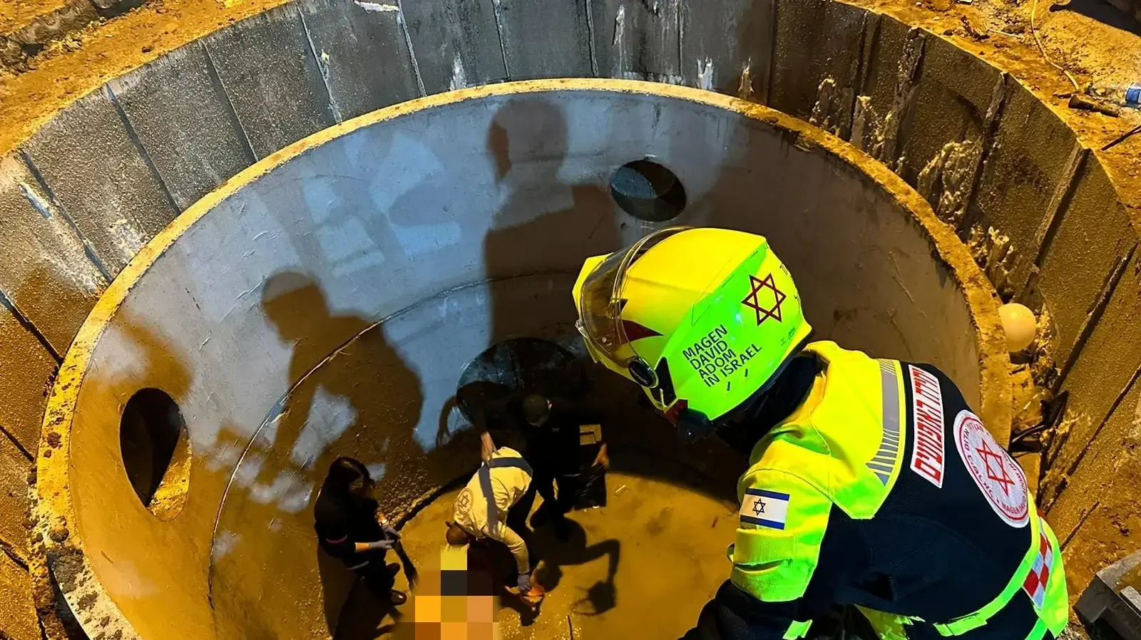 צעירה נפלה לפיר במרכז תל אביב, מצבה בינוני. 17 בפברואר 2024 צעירה נפלה לפיר במרכז תל אביב, מצבה בינוני. 17 בפברואר 2024