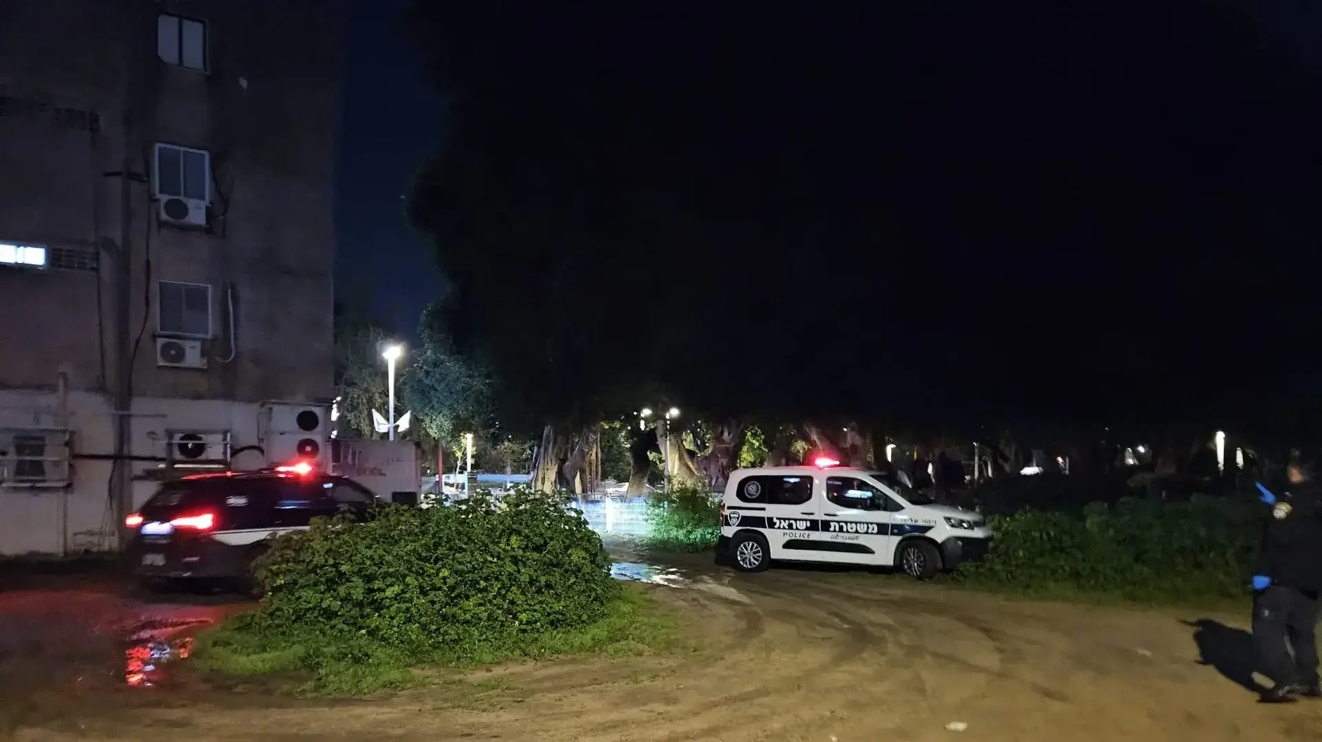 זירת הדקירה בה נרצח אזרח זר מגיאורגיה בחולון, 17 בפברואר 2024 זירת הדקירה בה נרצח אזרח זר מגיאורגיה בחולון, 17 בפברואר 2024