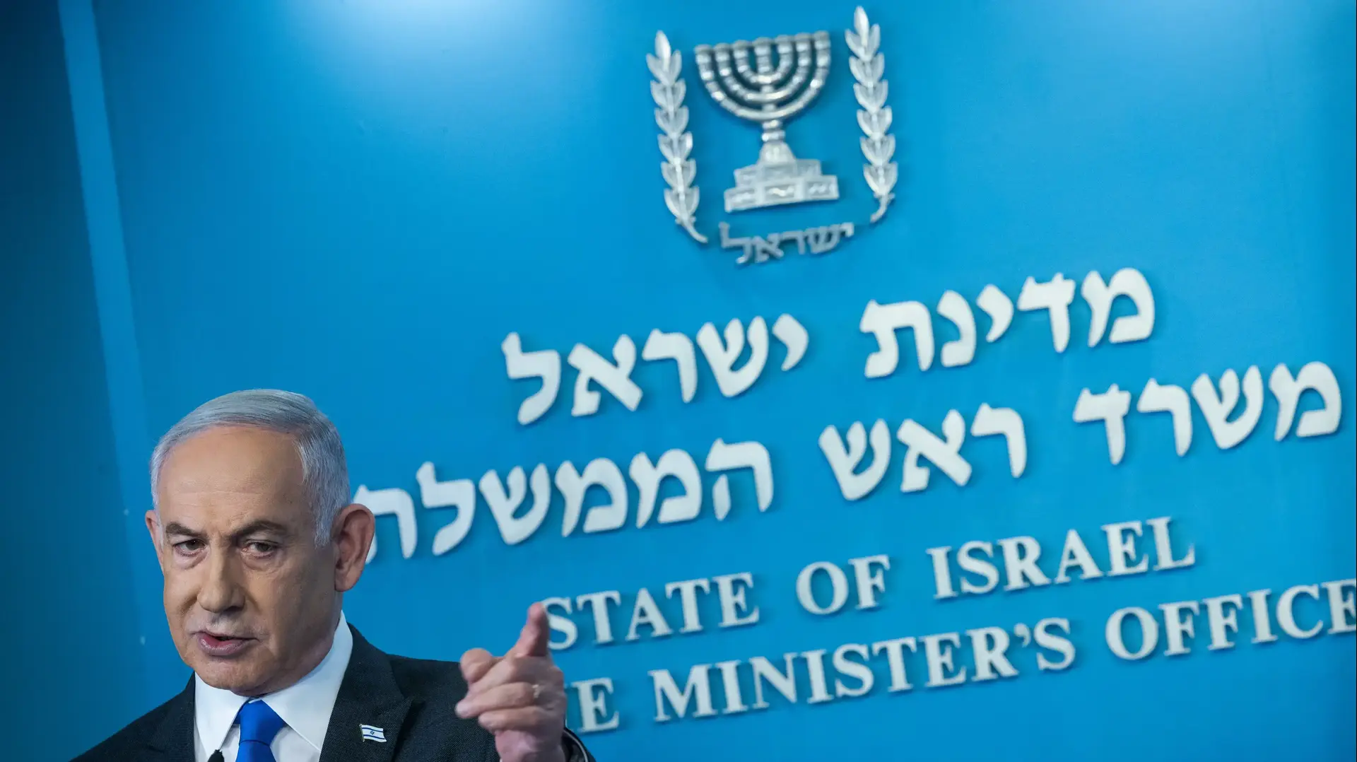 ראש הממשלה בנימין נתניהו במסיבת עיתונאים במשרדו בירושלים
17 בפברואר 2024 ראש הממשלה בנימין נתניהו במסיבת עיתונאים במשרדו בירושלים
17 בפברואר 2024