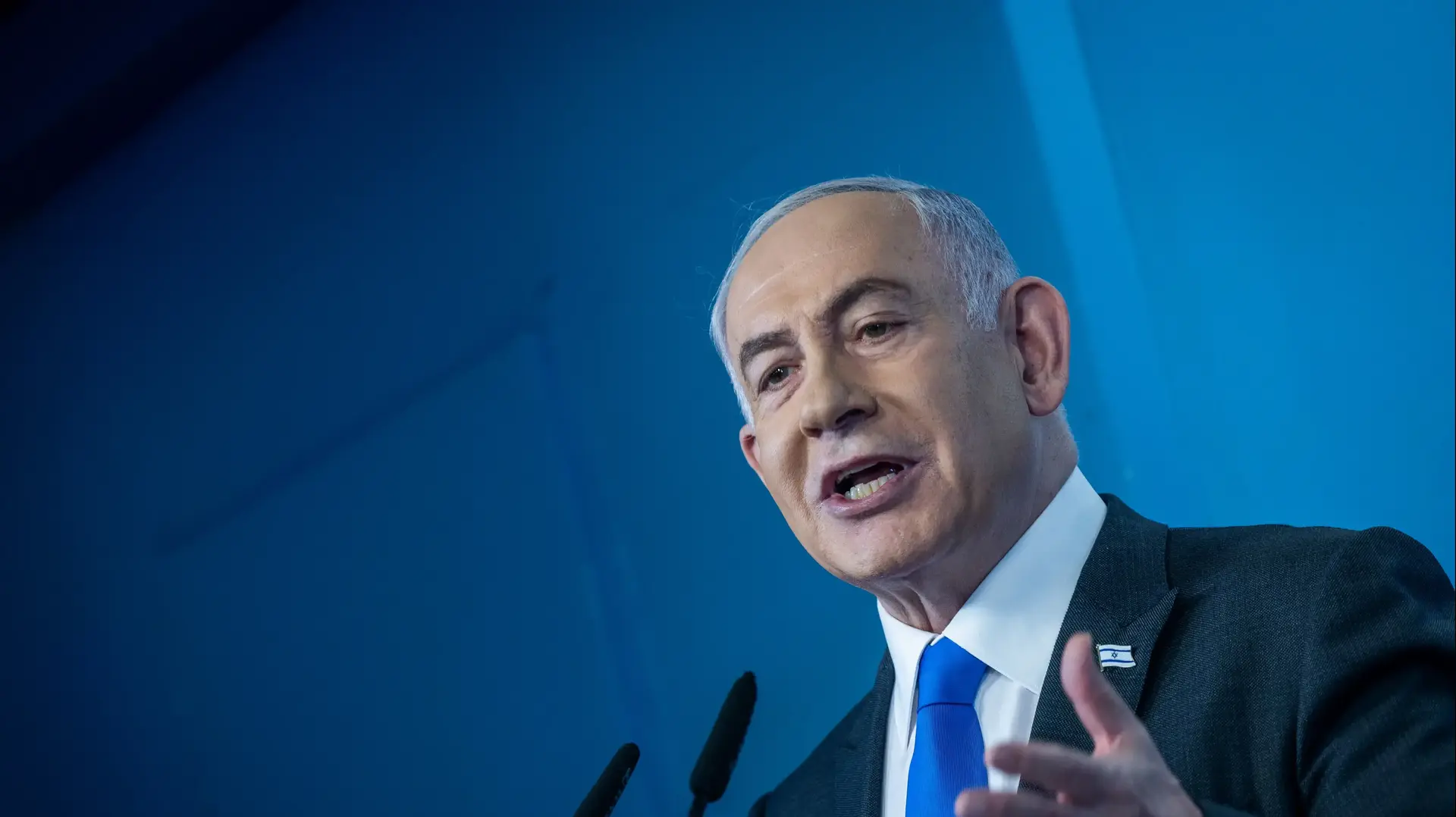 ראש הממשלה בנימין נתניהו במסיבת עיתונאים במשרדו בירושלים
17 בפברואר 2024 ראש הממשלה בנימין נתניהו במסיבת עיתונאים במשרדו בירושלים
17 בפברואר 2024