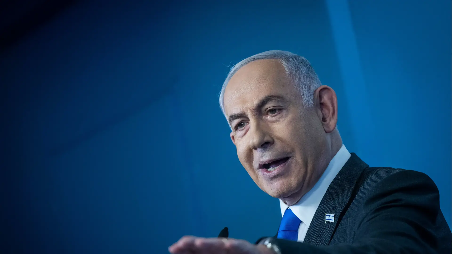 ראש הממשלה בנימין נתניהו במסיבת עיתונאים במשרדו בירושלים
17 בפברואר 2024 ראש הממשלה בנימין נתניהו במסיבת עיתונאים במשרדו בירושלים
17 בפברואר 2024